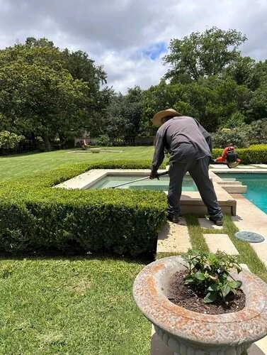 Landscaping Contractor in Elmendorf, TX
